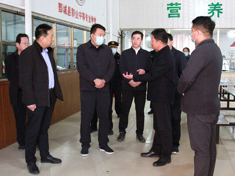 县长邓兆朋到mksport开展食品安全实地调研活动